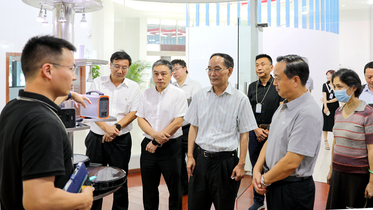 全國政協(xié)委員（廣東省委原常委、省紀(jì)委原書記）黃先耀一行考察炬神電子