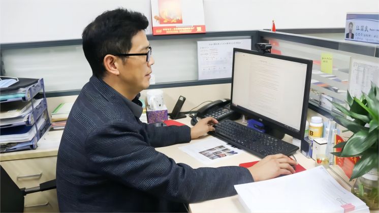 伍國良，“卷王”實錘了！
